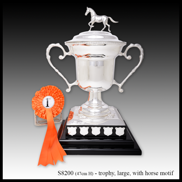 S8200 large trophy with horse motif