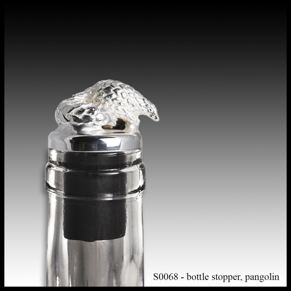 S0068 bottle stopper – pangolin